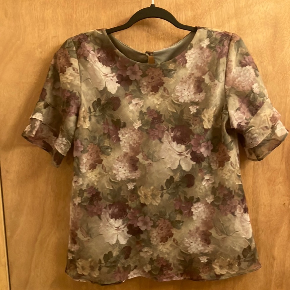 Jessica Howard Petite floral print blouse with ruffle sleeves size 12